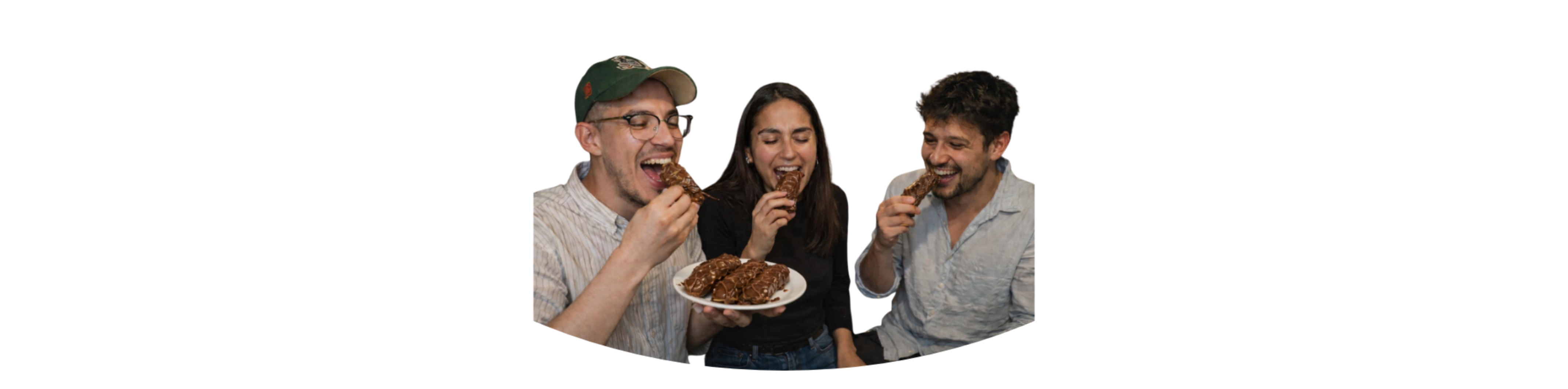 Friends enjoying Musano desserts